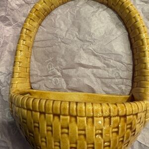 Vintage ceramic basket to hang on a wall, great condition! Smoke free home